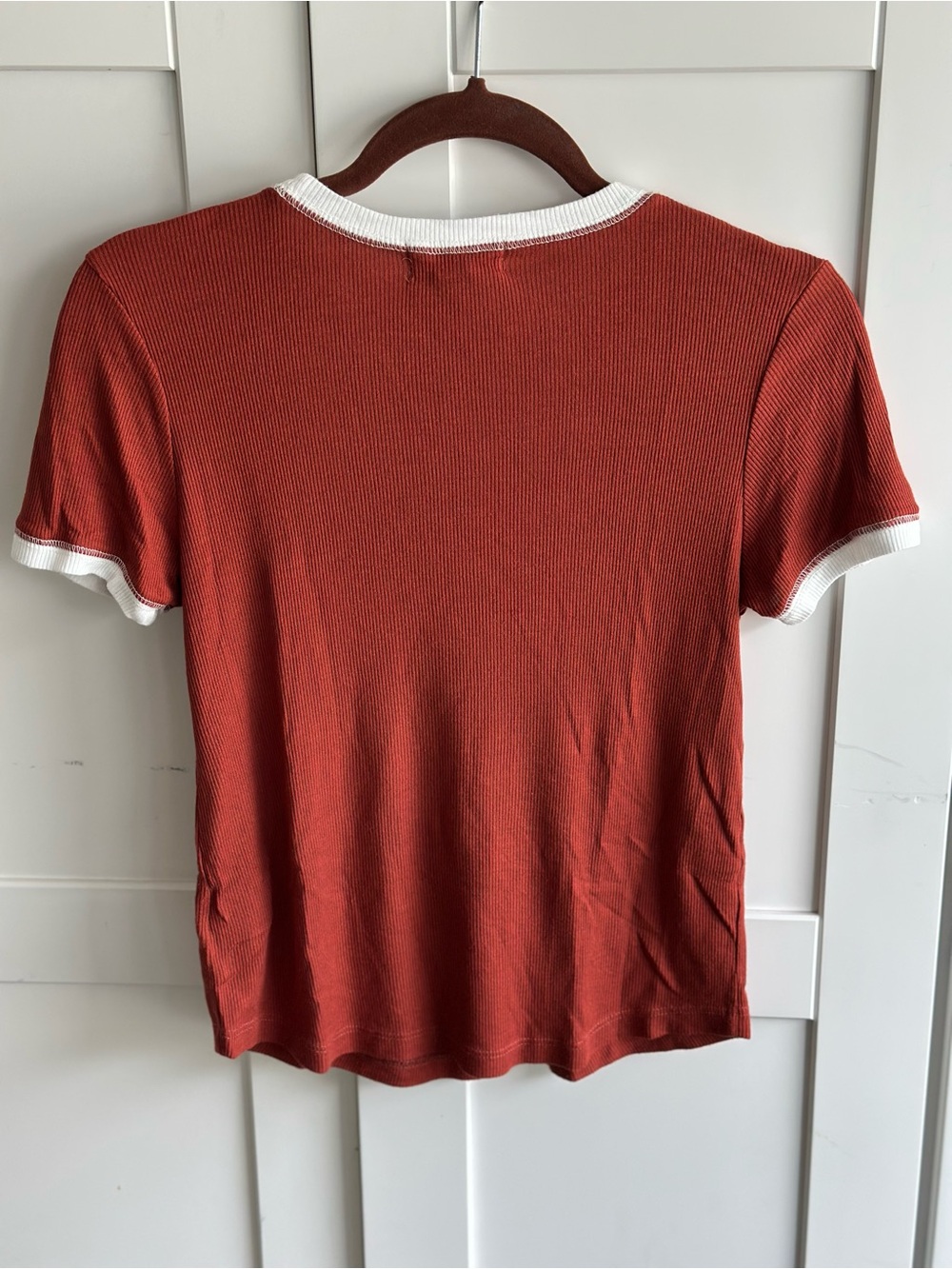 Treasure & Bond Rust Ribbed Ringer Tee – XS - Picture 2 of 3